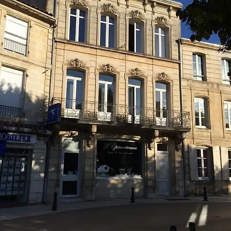 Apartment Place Du Chateau Jonzac